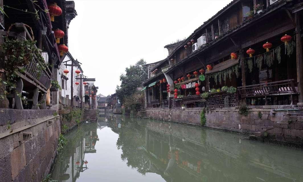 中国小伙以色列搭讪当地女孩，聊起中国制造，出奇的友好热情游戏画面